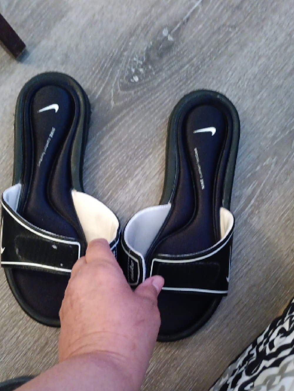 Nike Black and White Slide Sandals - Picture 5 of 7